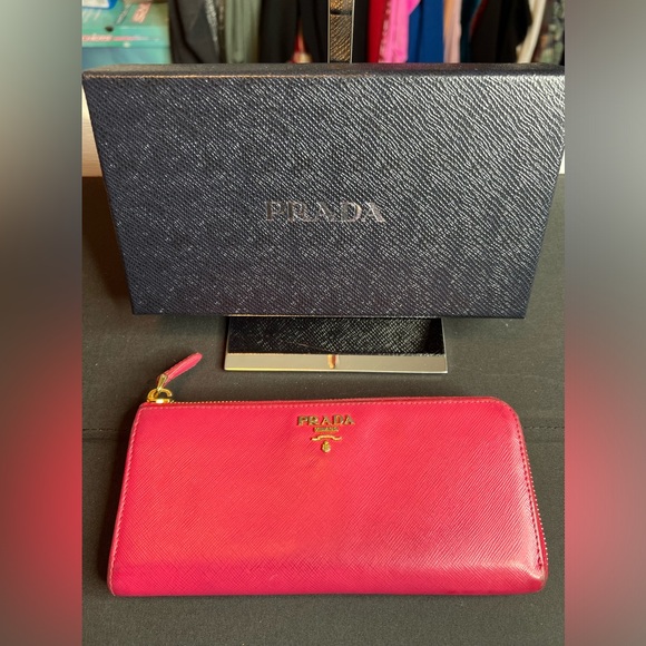 Authentic Prada Zip wallet - Picture 2 of 9